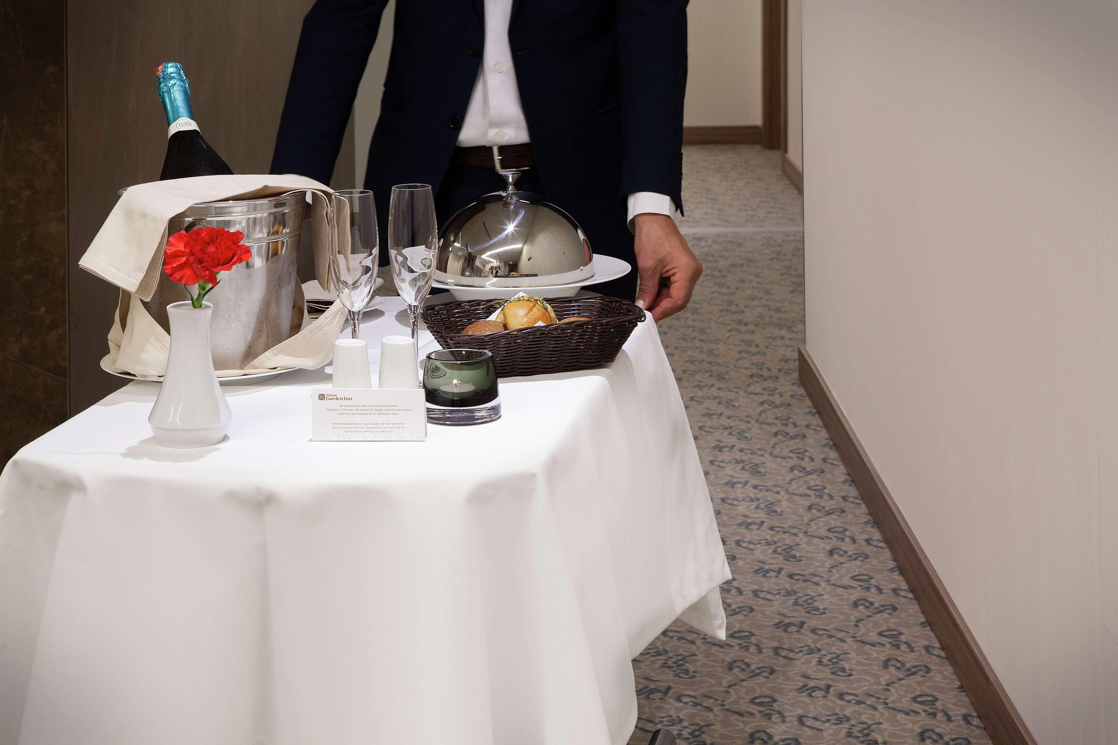 Hilton Garden Inn Tiranë Luaran gambar