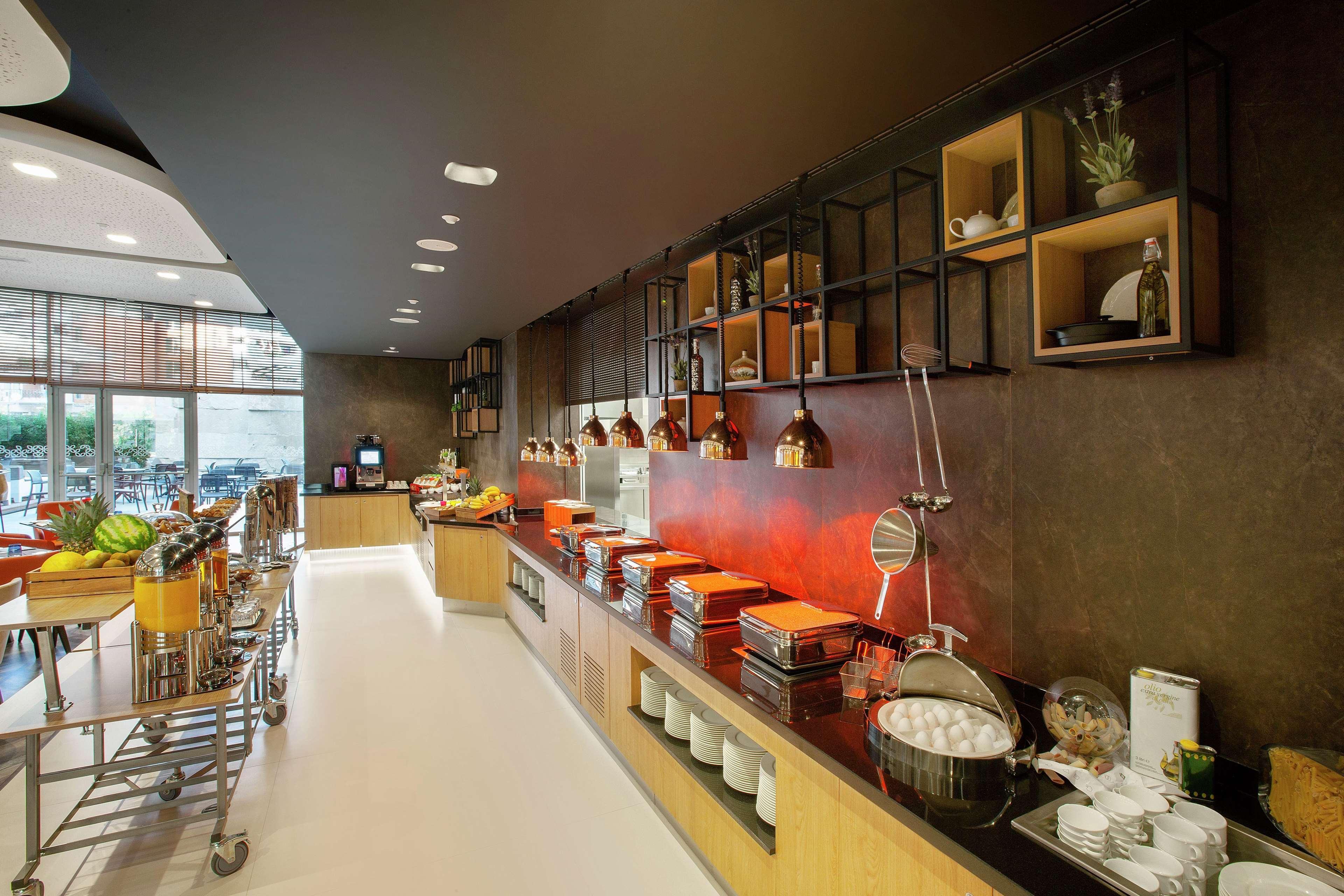 Hilton Garden Inn Tiranë Luaran gambar