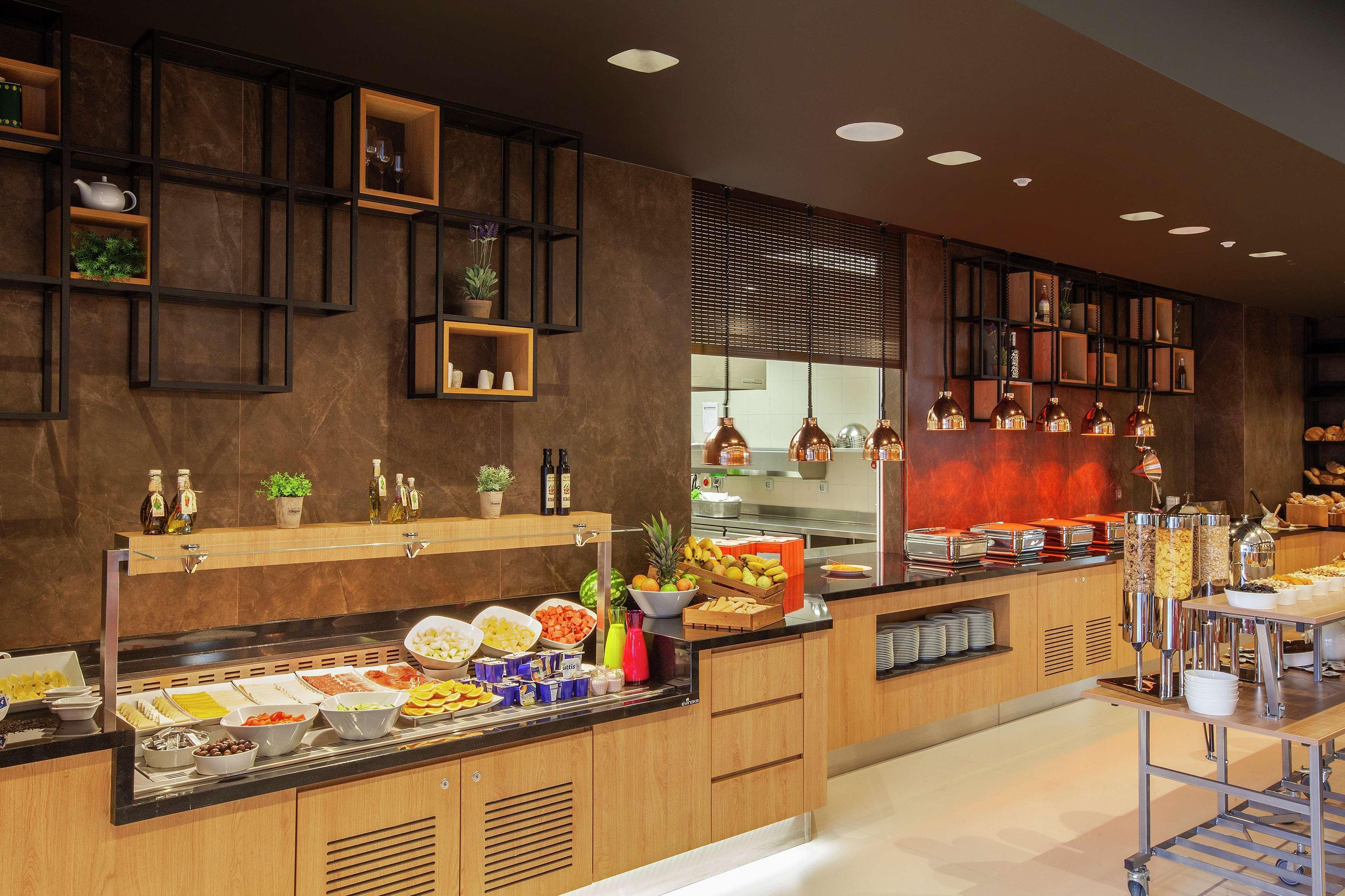 Hilton Garden Inn Tiranë Luaran gambar