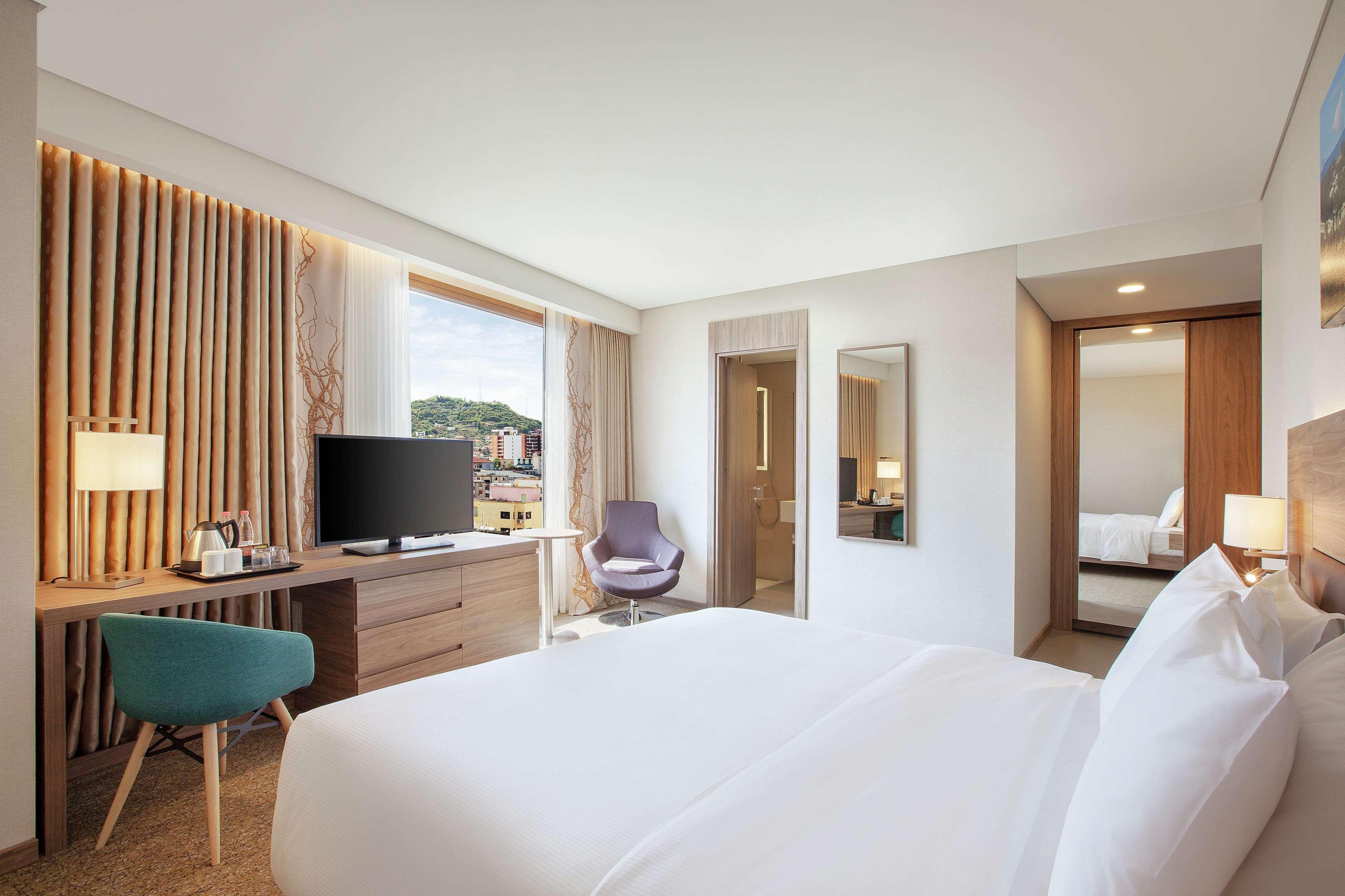Hilton Garden Inn Tiranë Luaran gambar