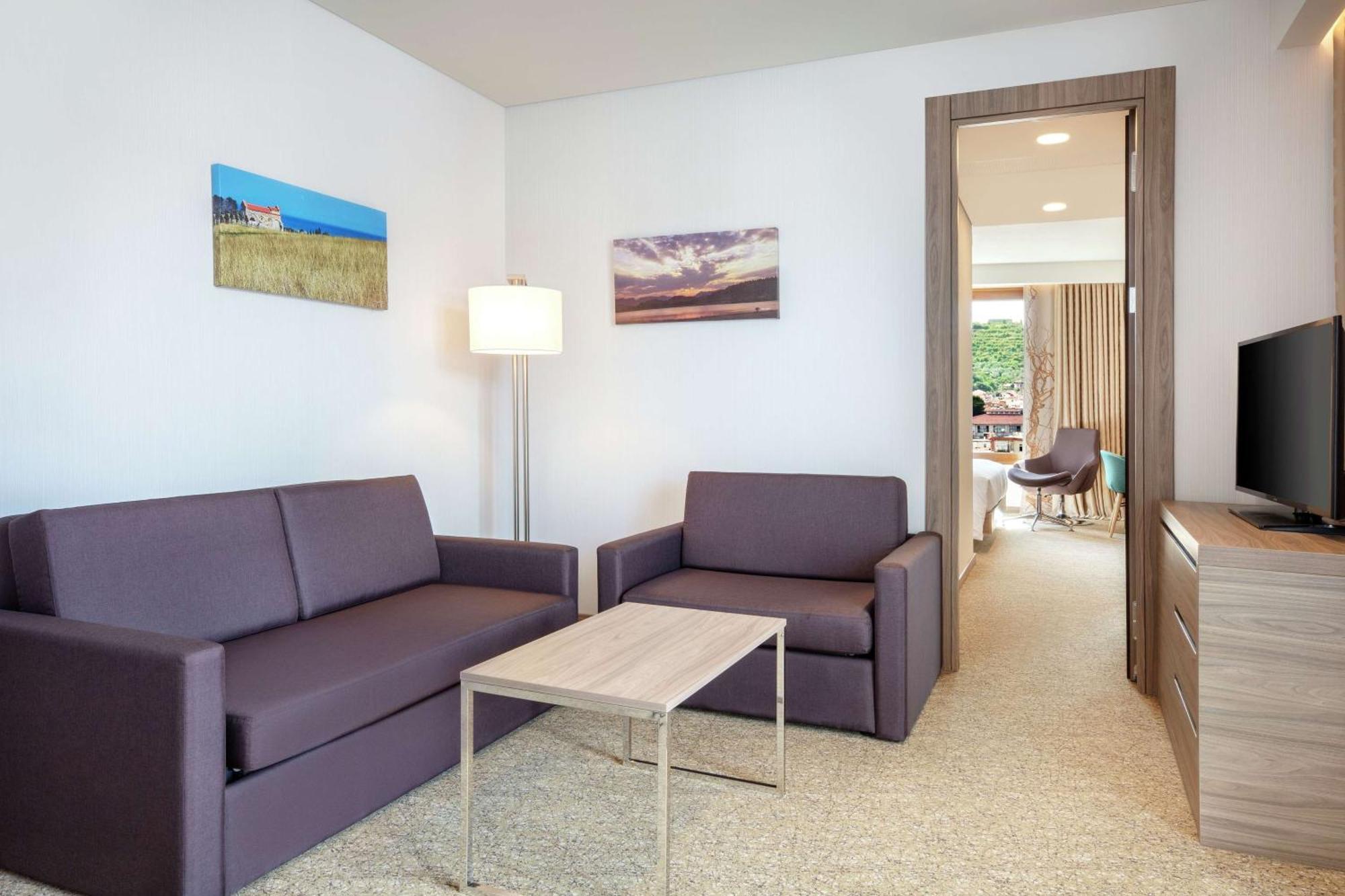 Hilton Garden Inn Tiranë Luaran gambar