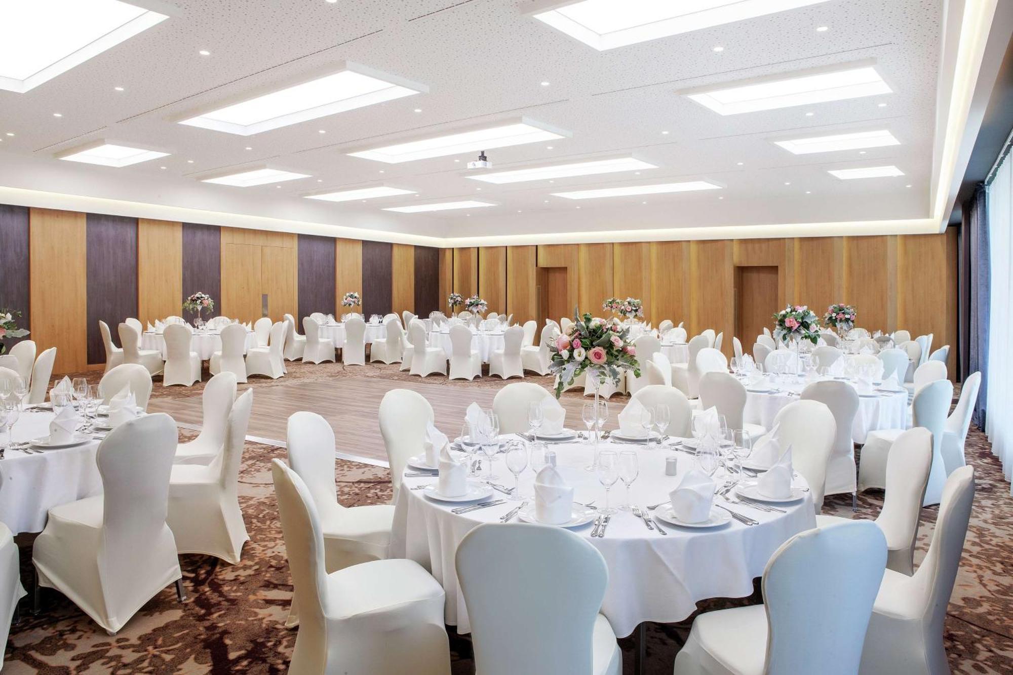 Hilton Garden Inn Tiranë Luaran gambar