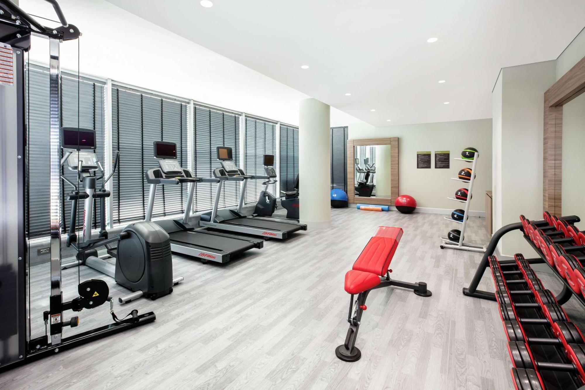 Hilton Garden Inn Tiranë Luaran gambar
